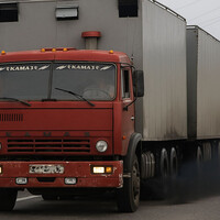 Почему дымит дизельный двигатель грузовика — белый, синий или чёрный дым: причины и решения